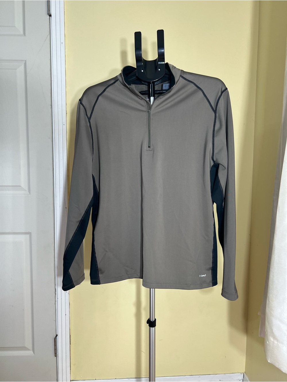 Hind Performance 1/4 Zip Athletic Pullover | Size Large